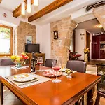House Kras With Spacious Garden *