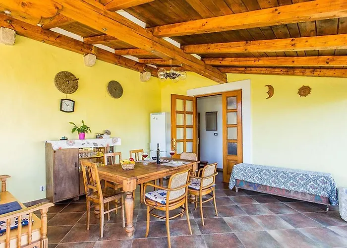 House Kras With Spacious Garden