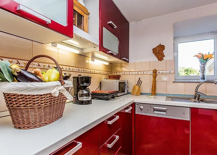 House Kras With Spacious Garden * Dobrinj