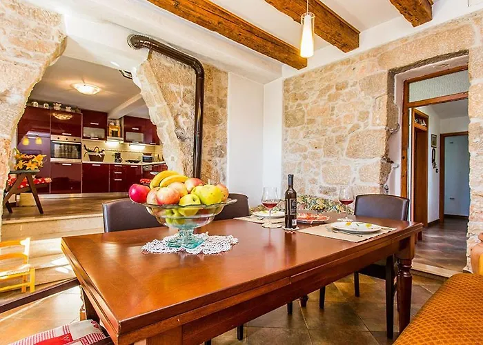 House Kras With Spacious Garden *