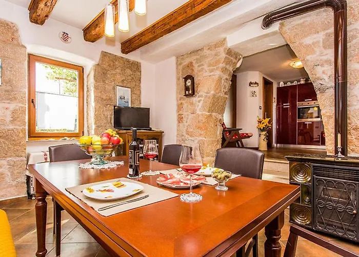 House Kras With Spacious Garden *
