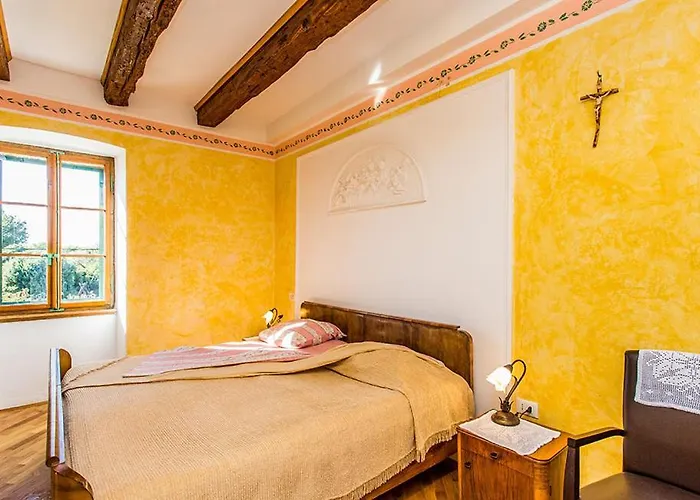 House Kras With Spacious Garden