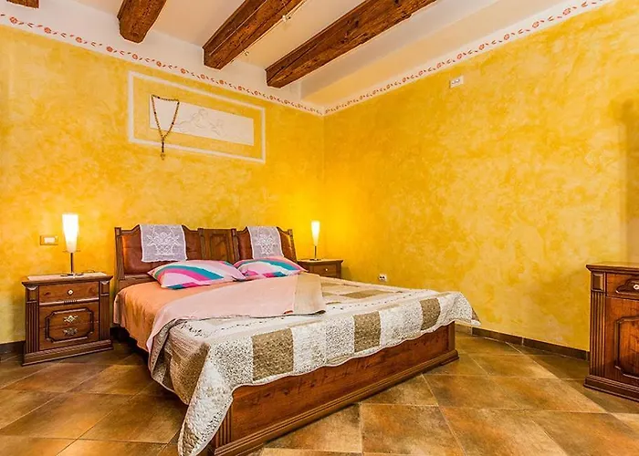 House Kras With Spacious Garden Dobrinj