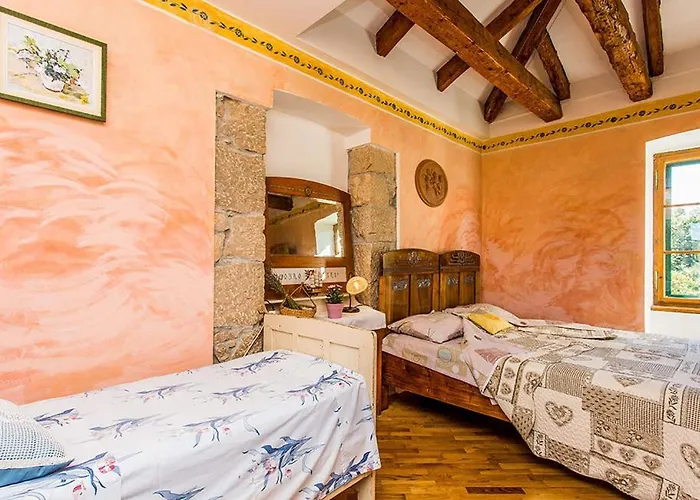 House Kras With Spacious Garden Dobrinj