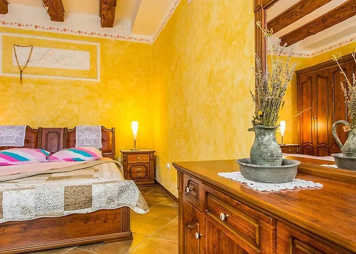 House Kras With Spacious Garden Dobrinj