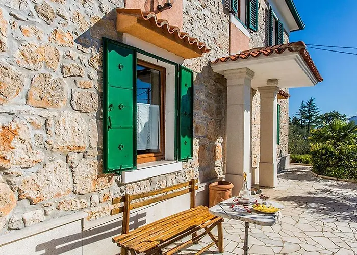 House Kras With Spacious Garden