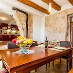 House Kras With Spacious Garden *