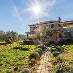 House Kras With Spacious Garden Σπίτι διακοπών *