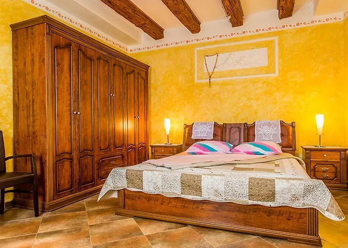 House Kras With Spacious Garden *