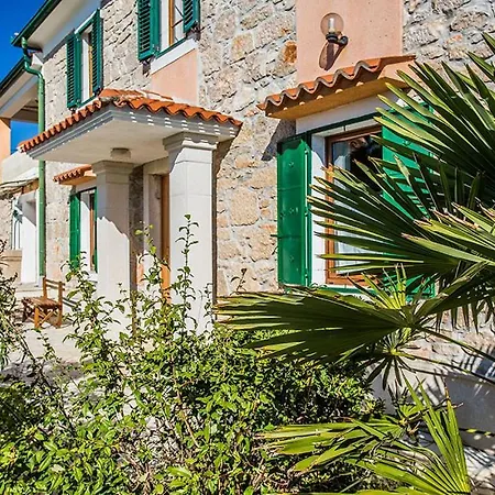House Kras With Spacious Garden Hébergement de vacances *