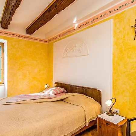 House Kras With Spacious Garden