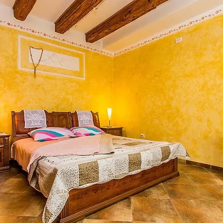 House Kras With Spacious Garden Dobrinj