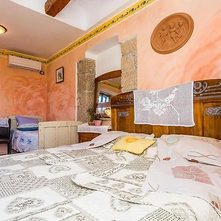 House Kras With Spacious Garden Hébergement de vacances