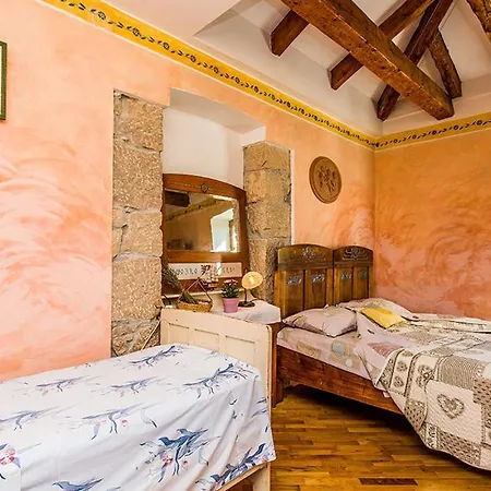 House Kras With Spacious Garden Dobrinj
