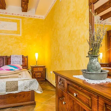 House Kras With Spacious Garden Dobrinj